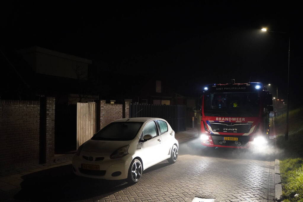 Brandweer doet onderzoek naar gaslucht in woning