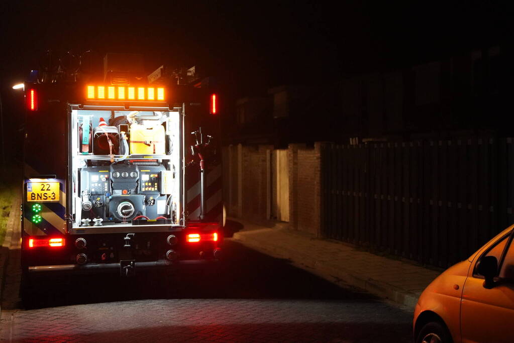 Brandweer doet onderzoek naar gaslucht in woning