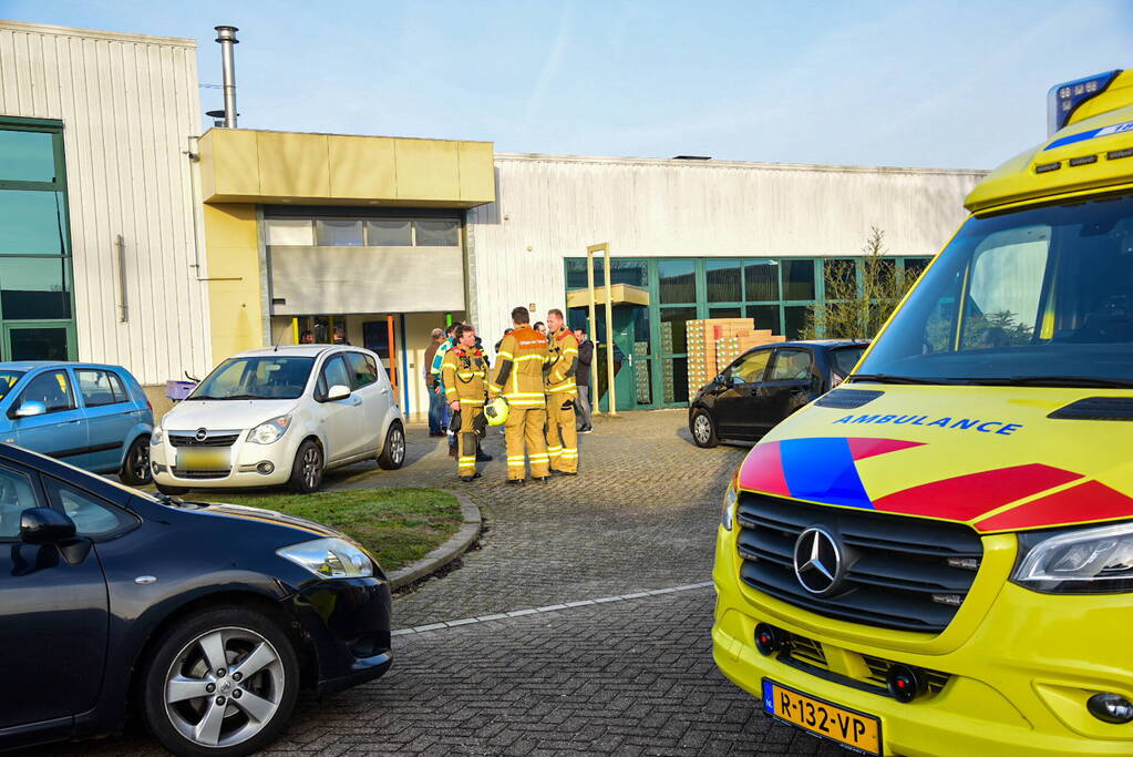 Persoon gewond bij bedienen van een machine