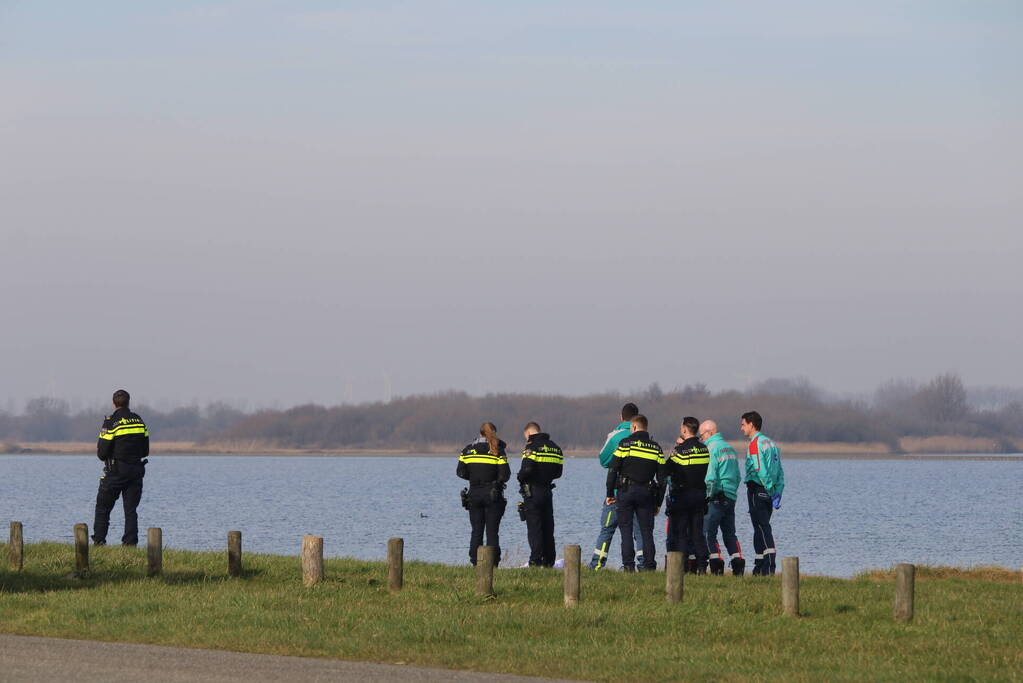 Persoon overleden na val in het water