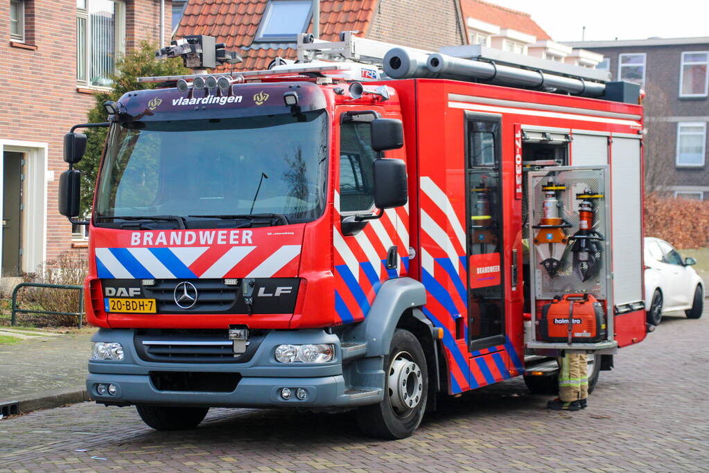 Brandweer doet onderzoek naar gaslucht in woning