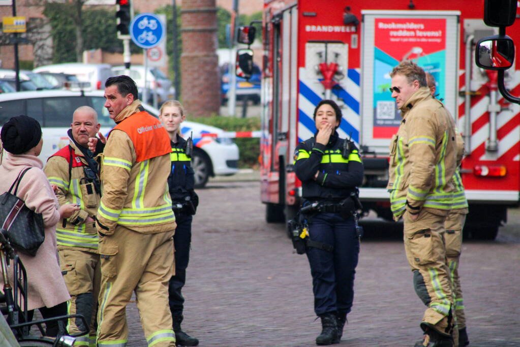 Brandweer doet onderzoek naar gaslucht in woning