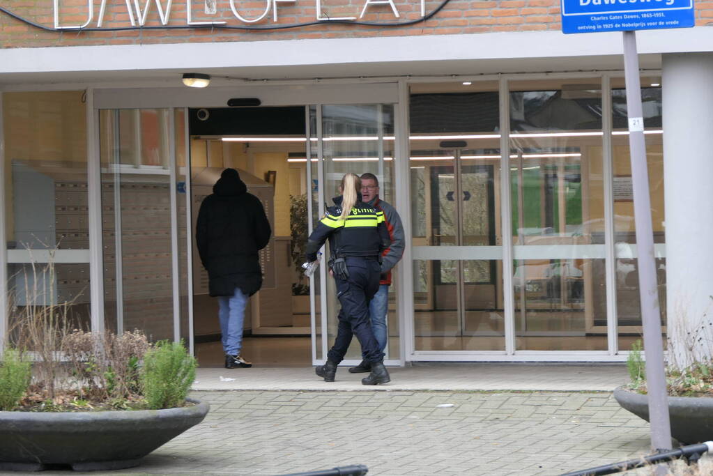 Overleden persoon aangetroffen in flatwoning