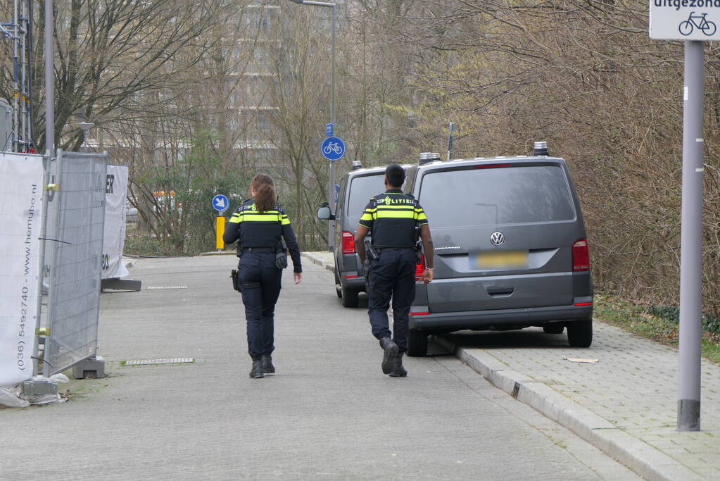 Overleden persoon aangetroffen in flatwoning