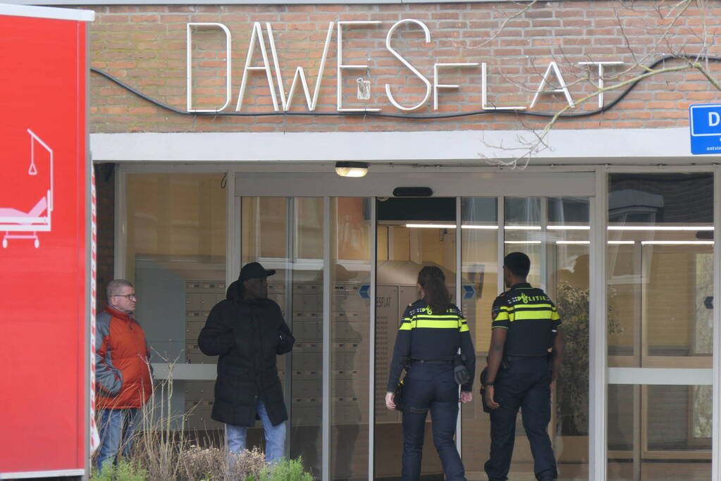 Overleden persoon aangetroffen in flatwoning