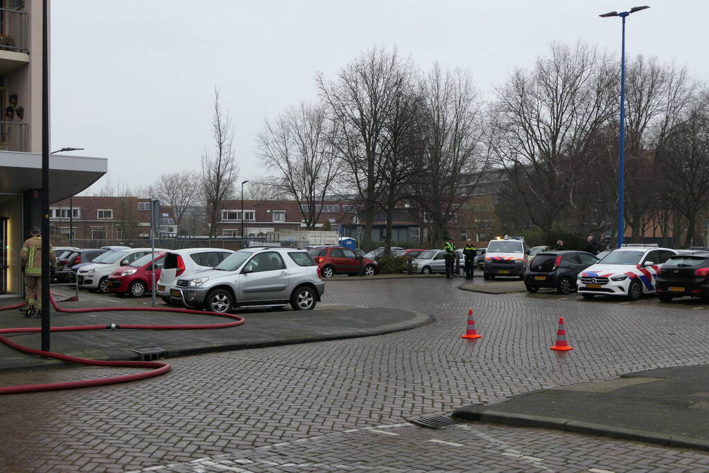 Brand op dak van woontoren