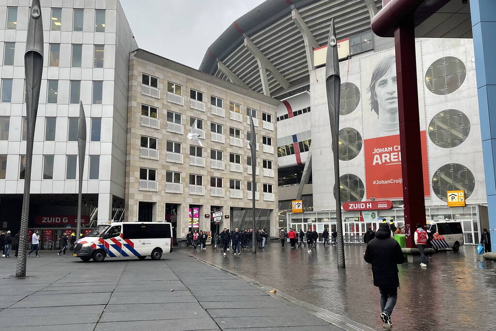 Stadsreiniging druk met rommel van supporters