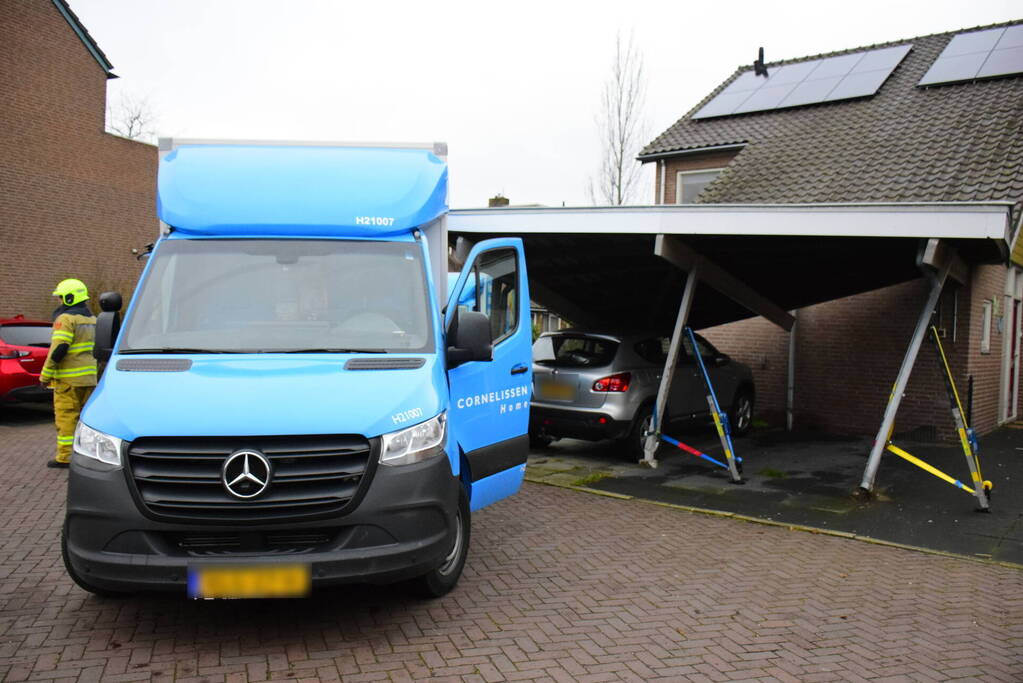 Albert Heijn bezorgdienst laat carport instorten