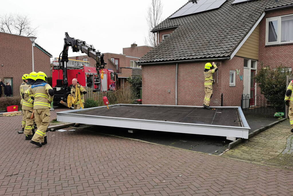 Albert Heijn bezorgdienst laat carport instorten