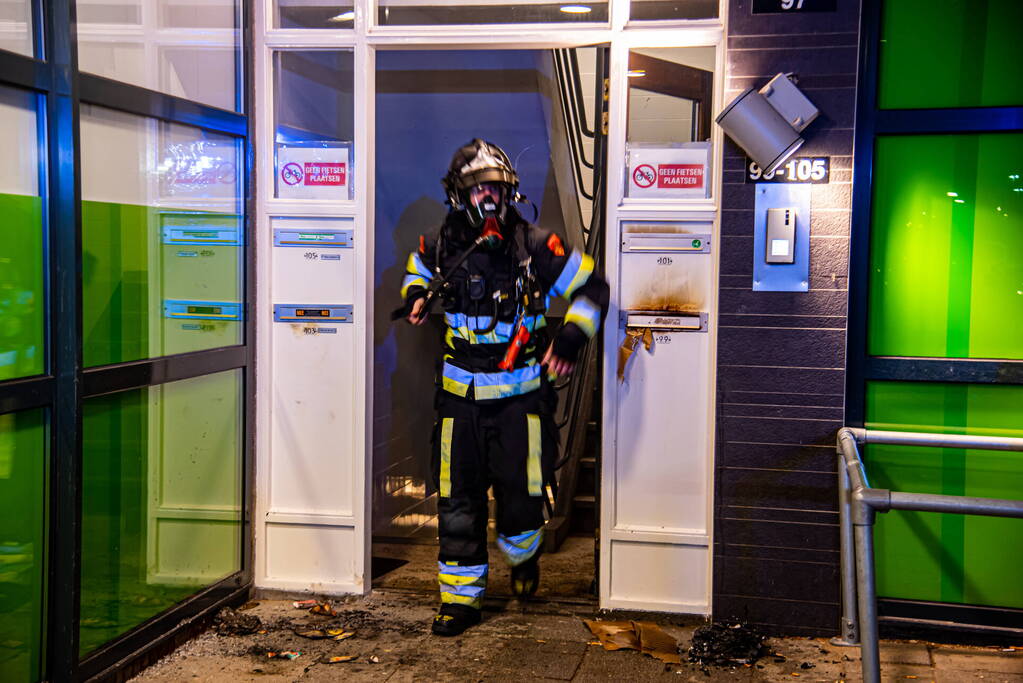 Portiek vol rookontwikkeling na brandstichting