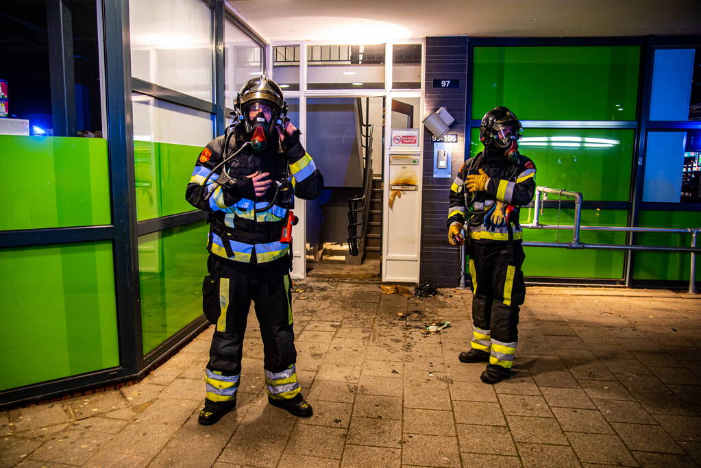 Portiek vol rookontwikkeling na brandstichting