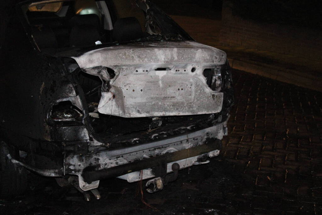 Auto verwoest door brand