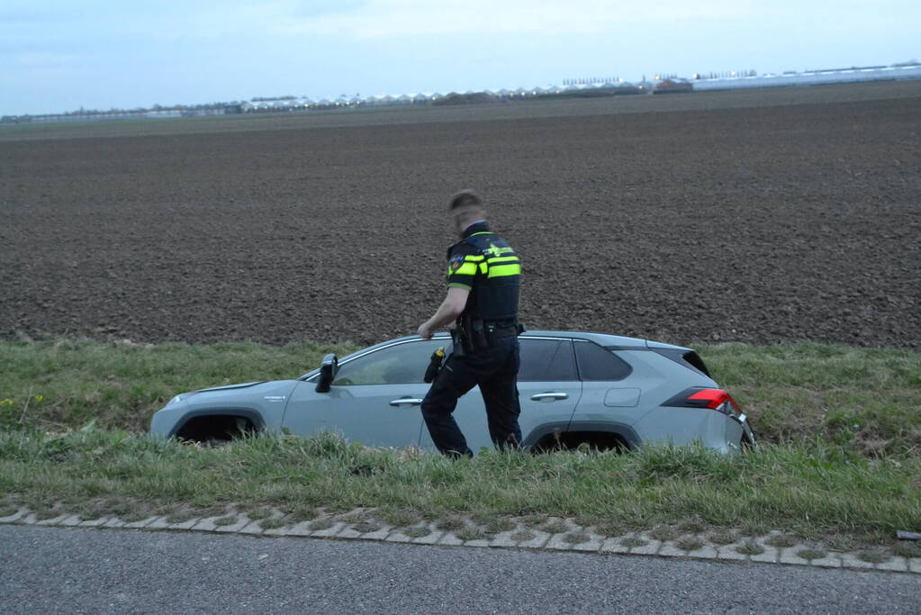 Automobilist belandt in greppel