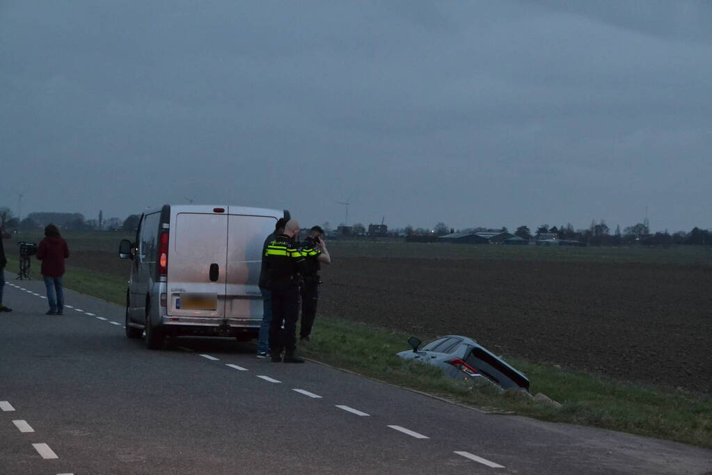 Automobilist belandt in greppel