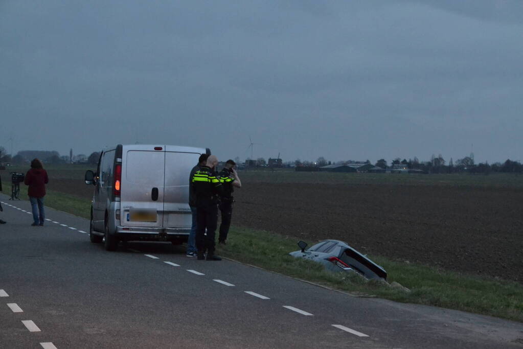 Automobilist belandt in greppel