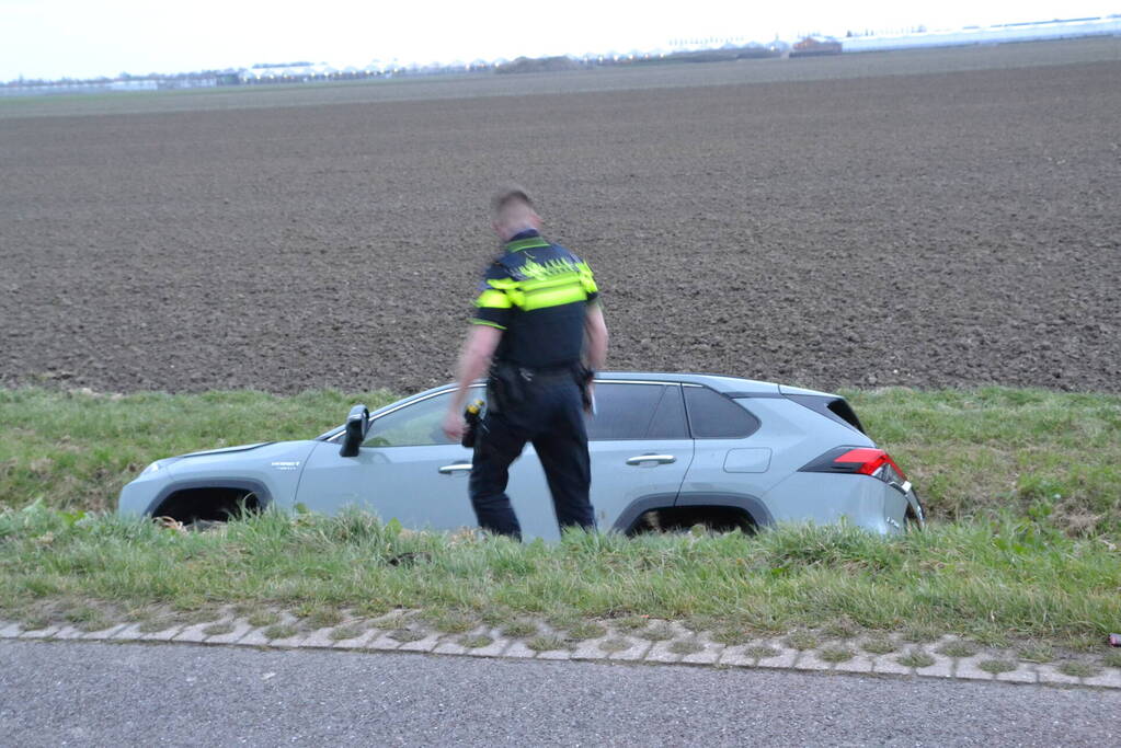 Automobilist belandt in greppel