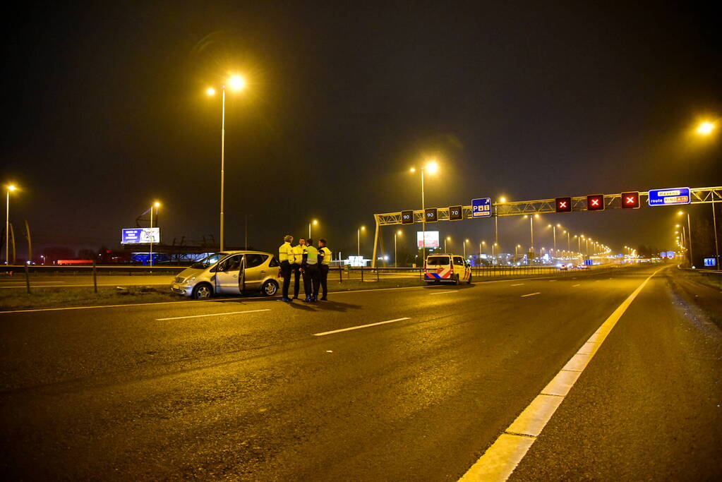 Politieagent schiet op voertuig op snelweg