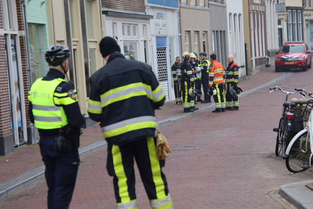 Brandweer breekt deur open voor gaslekkage