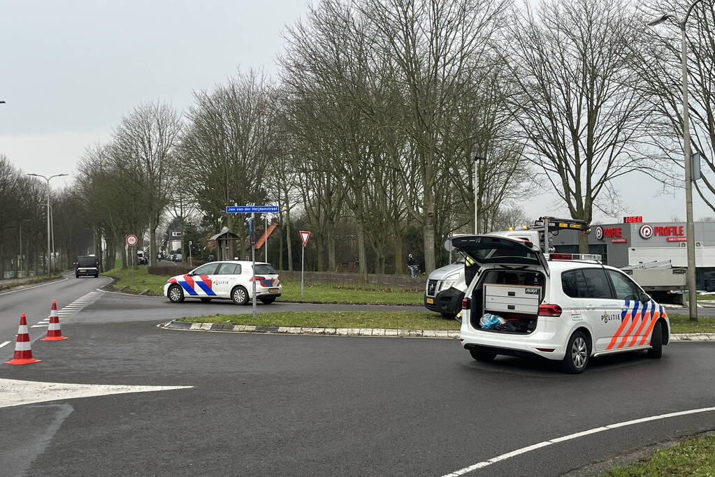 Scooterrijder gewond naar het ziekenhuis na aanrijding