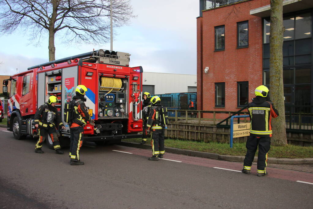 Bedrijfspanden vol rook door brand