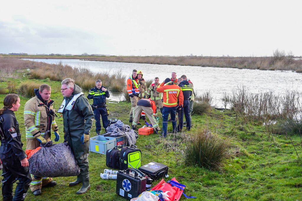 Meerdere personen te water nadat pont omslaat