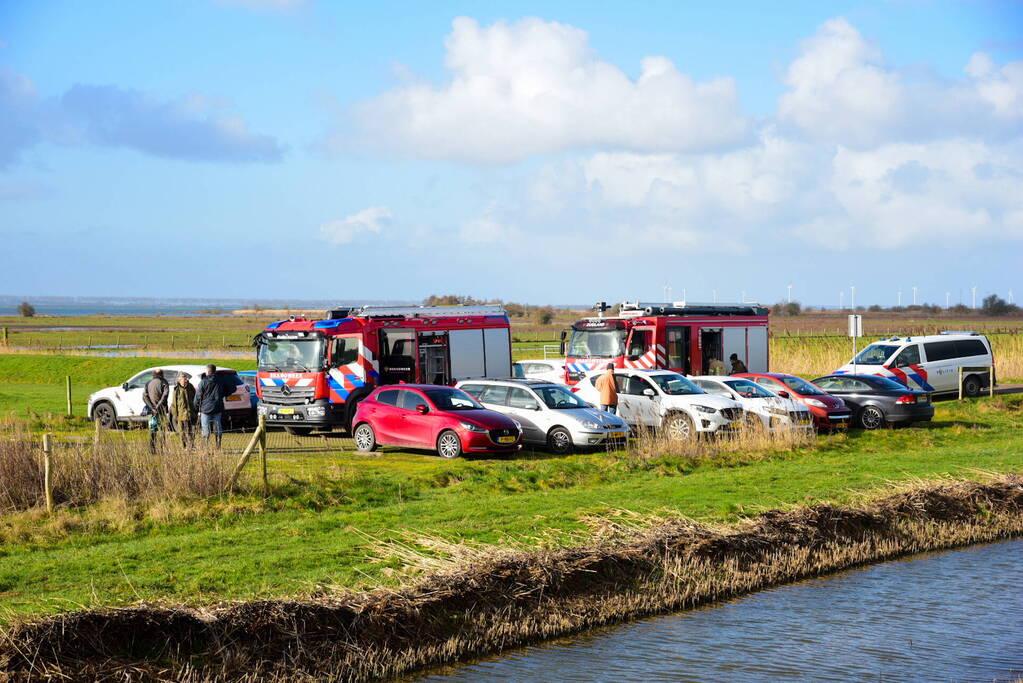 Meerdere personen te water nadat pont omslaat