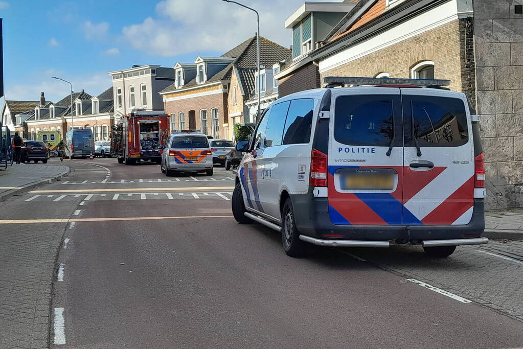 Personenauto frontaal tegen bestelbus