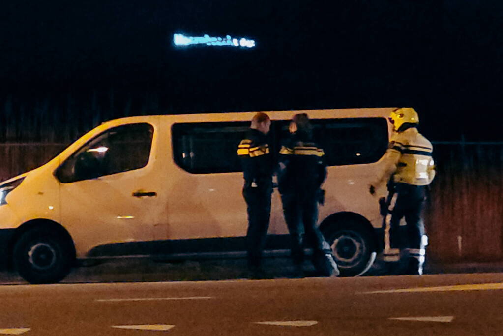 Politie rijdt bestelbus klem, één aanhouding