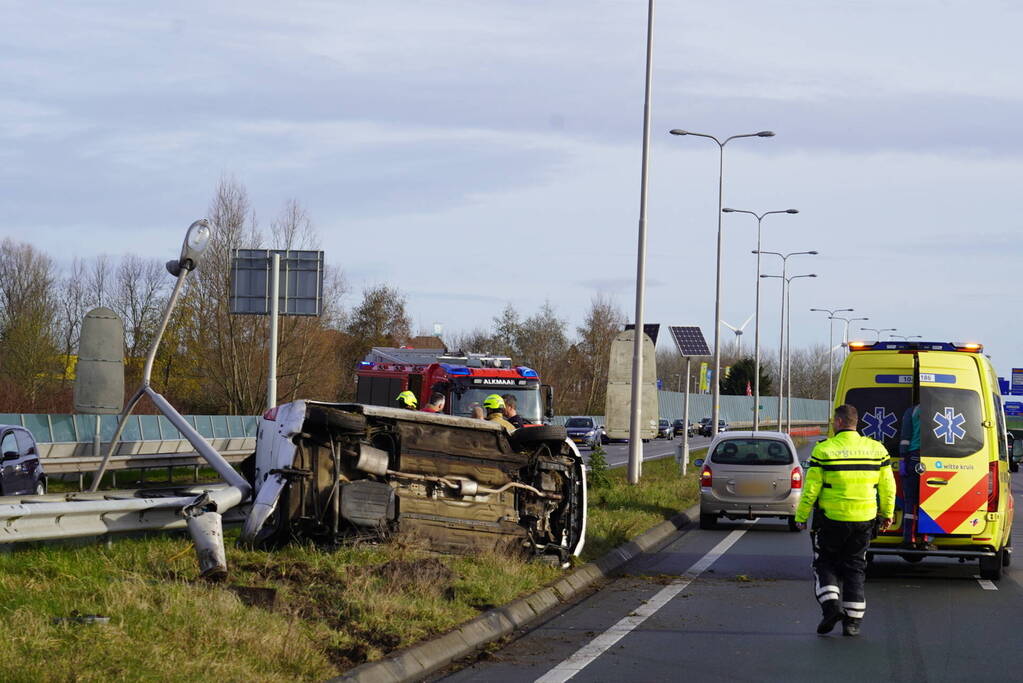 Automobiliste komt op zijkant tot stilstand