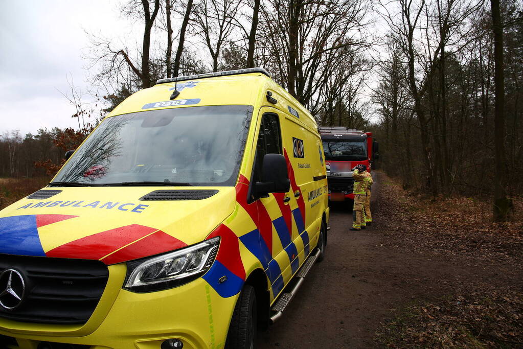 Mountainbiker gewond na val in bos