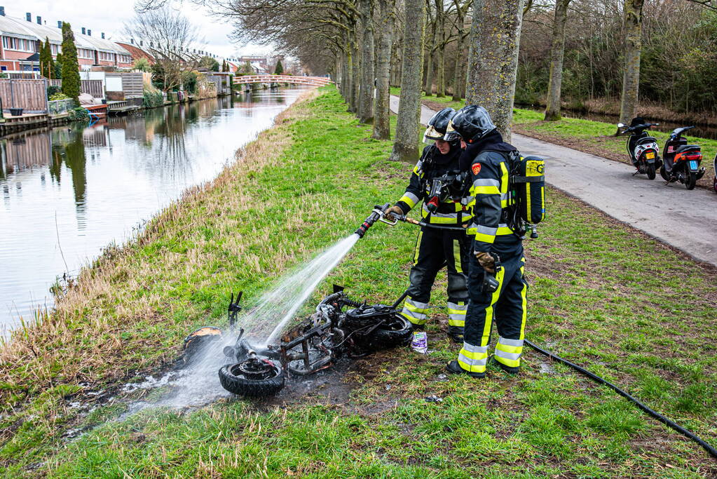 Scooter volledig uitgebrand