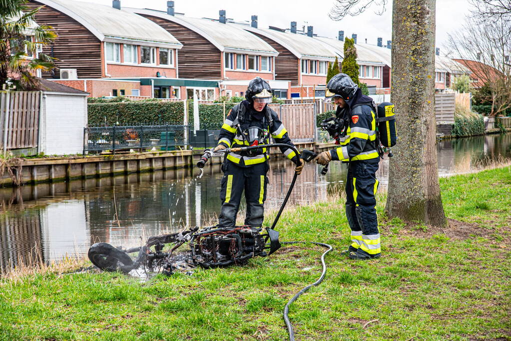 Scooter volledig uitgebrand