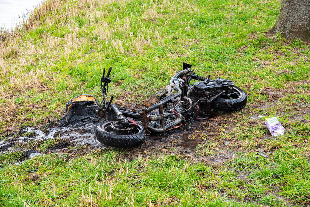 Scooter volledig uitgebrand