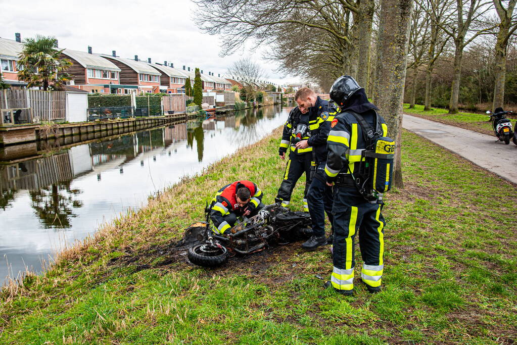 Scooter volledig uitgebrand