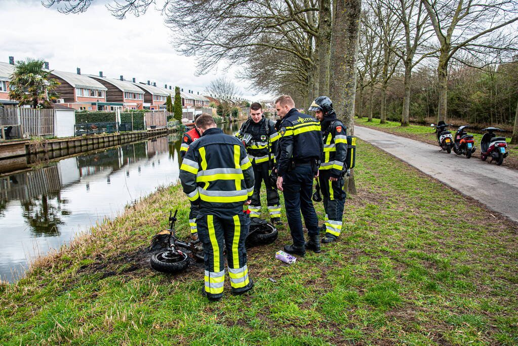 Scooter volledig uitgebrand