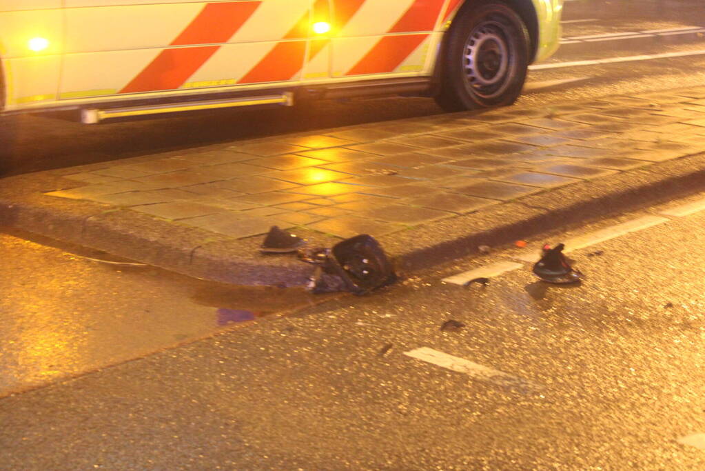 Fietser in botsing met bestelbus