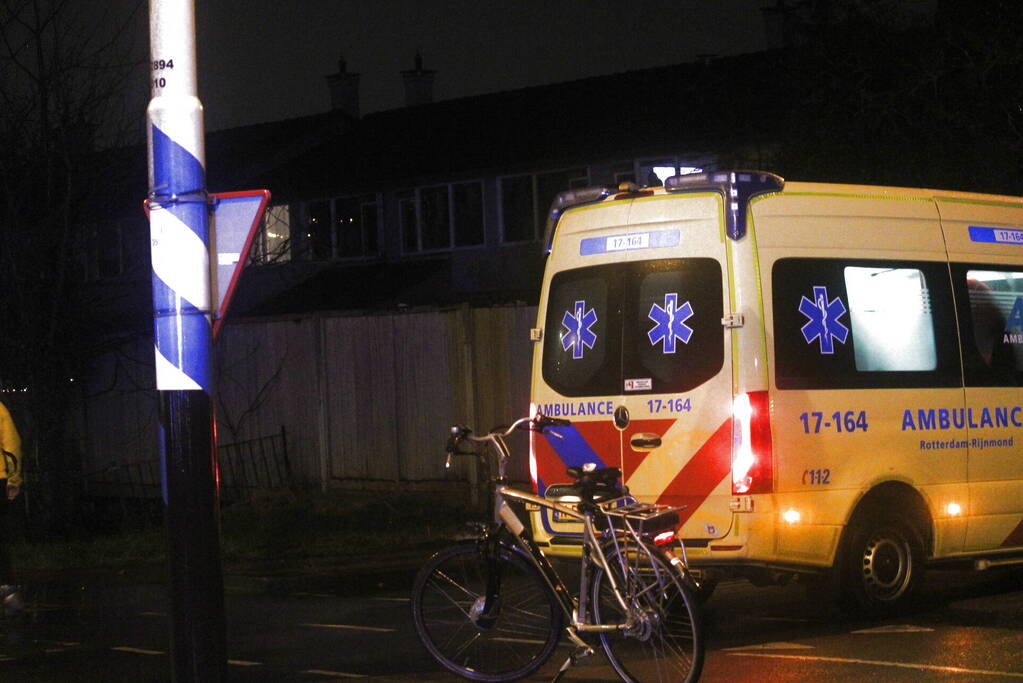 Fietser in botsing met bestelbus