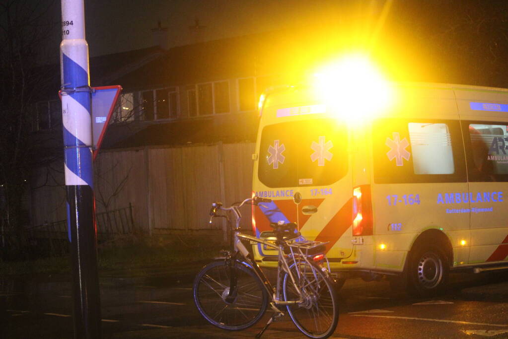 Fietser in botsing met bestelbus