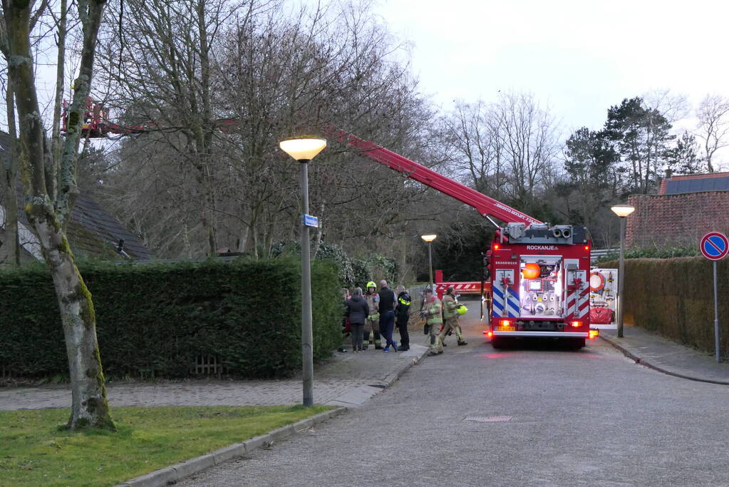 Brandweer controleert schoorsteen vanwege mogelijke brand