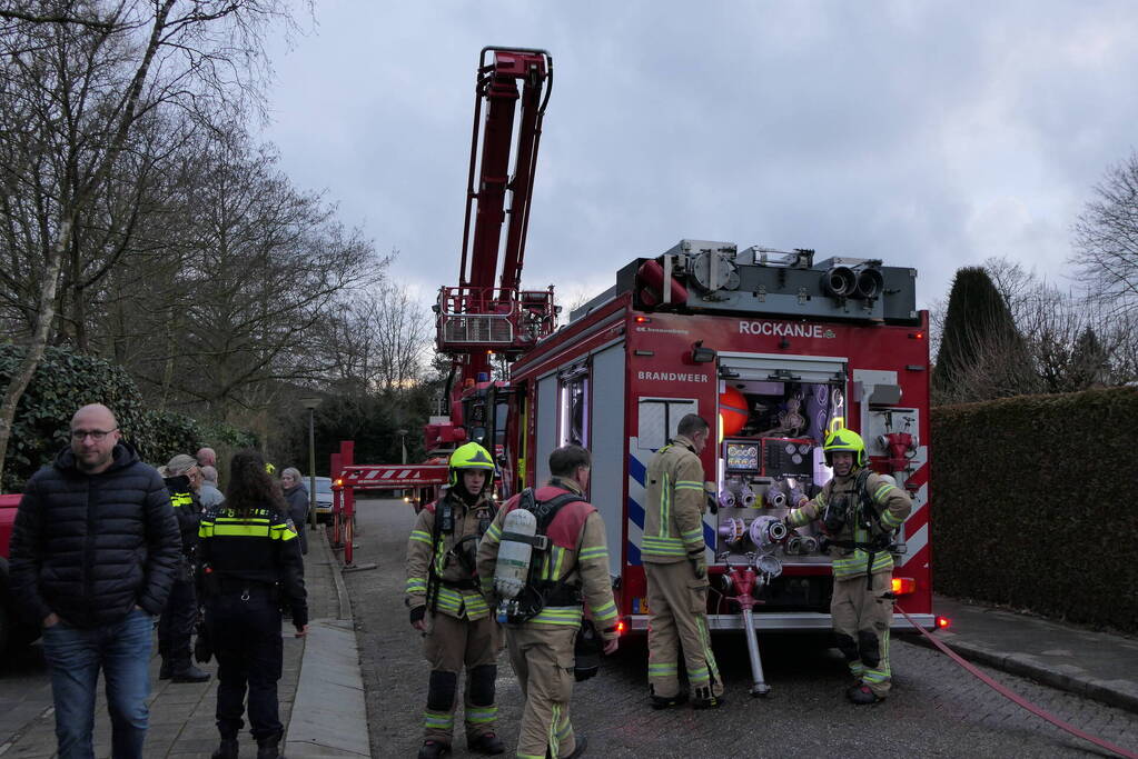 Brandweer controleert schoorsteen vanwege mogelijke brand