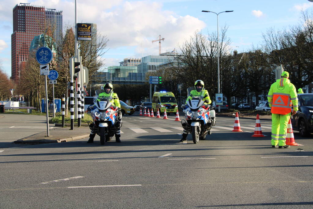 Duizenden demonstranten op snelweg A12