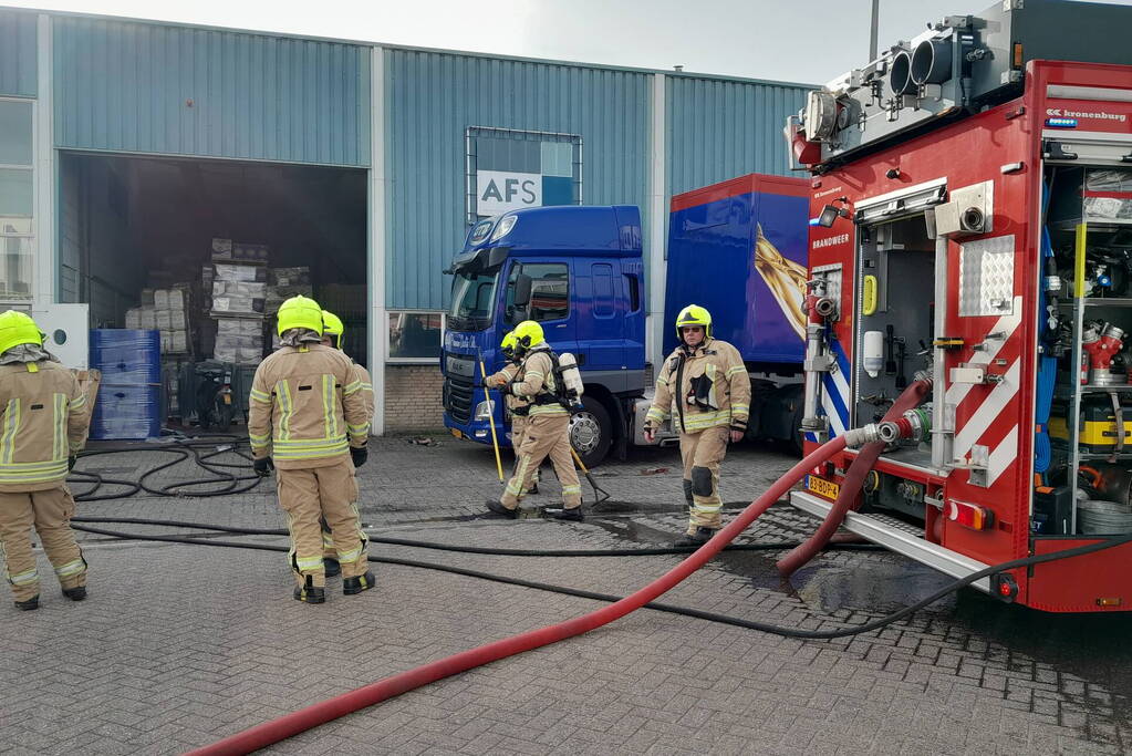 Brand in magazijn van bedrijfspand