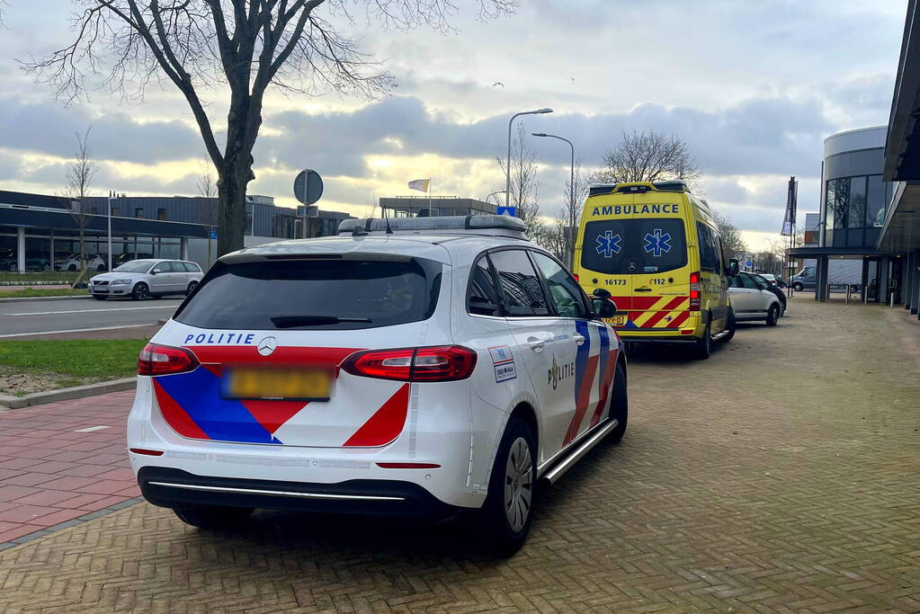 Fietser gewond bij aanrijding met bestelwagen