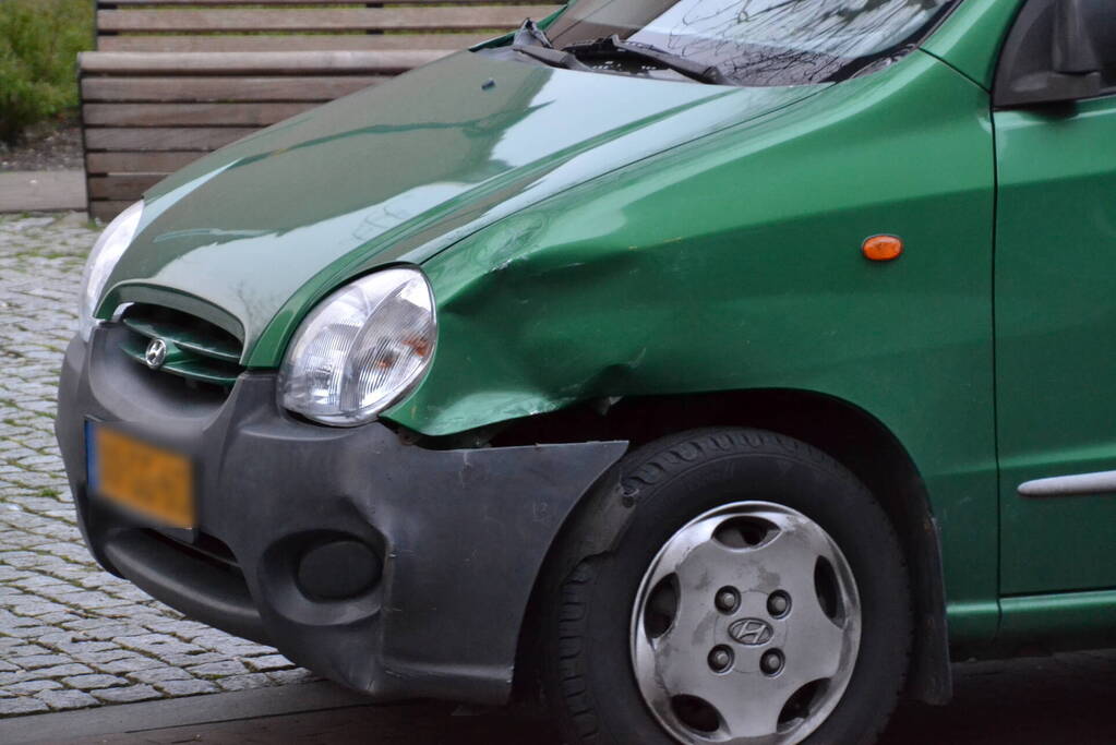 Scooterrijder gewond bij botsing met auto