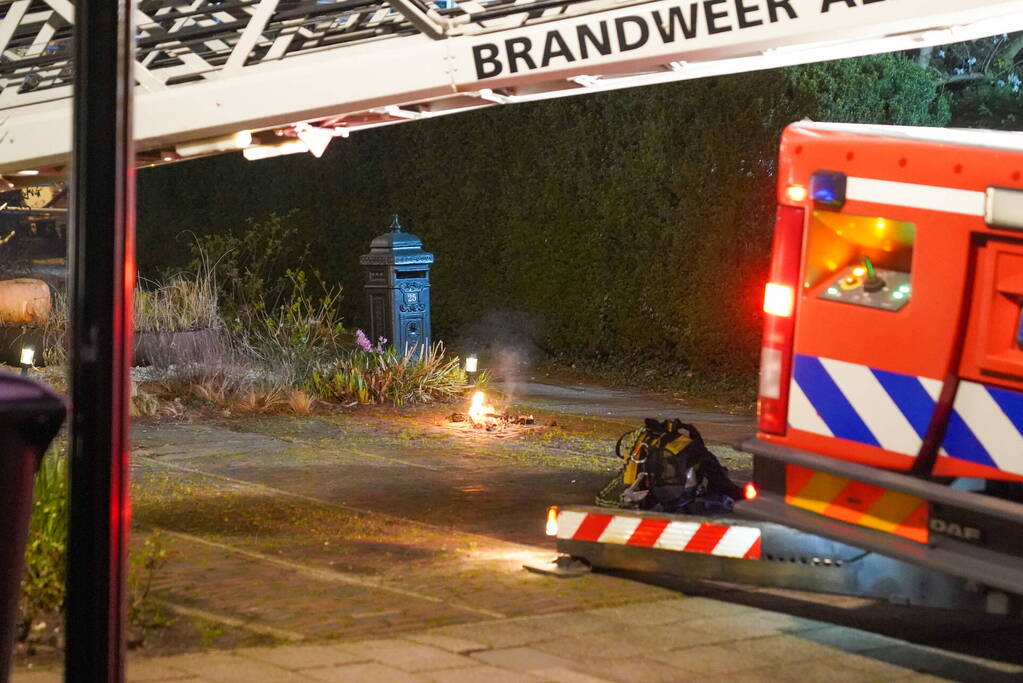 Brand in schoorsteen van woning