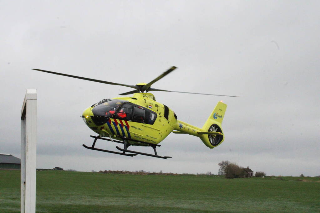 Traumahelikopter landt in weiland