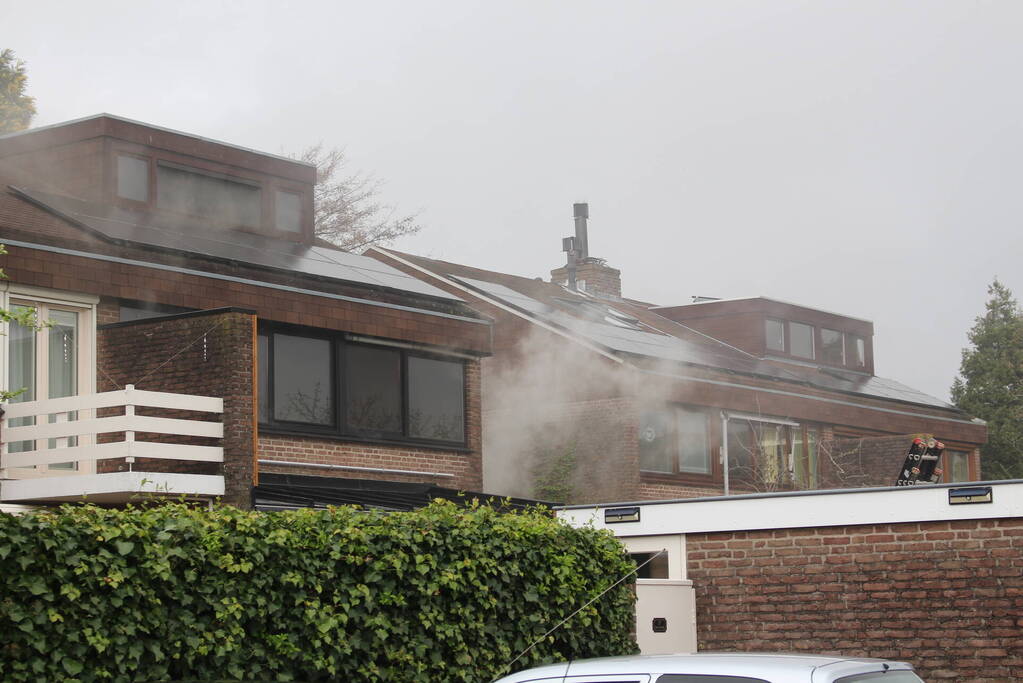 Veel rookontwikkeling bij hevige woningbrand