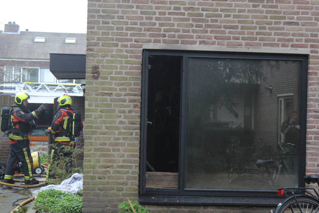 Veel rookontwikkeling bij hevige woningbrand