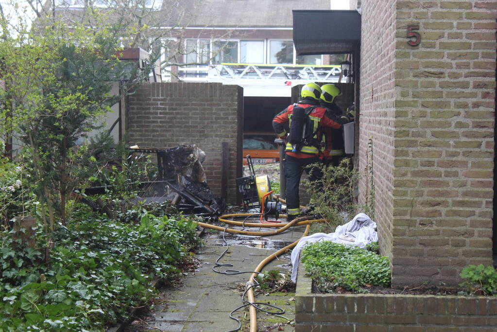 Veel rookontwikkeling bij hevige woningbrand