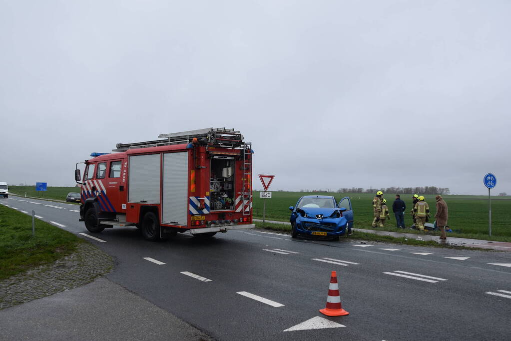 Gewonden bij flinke botsing op kruising